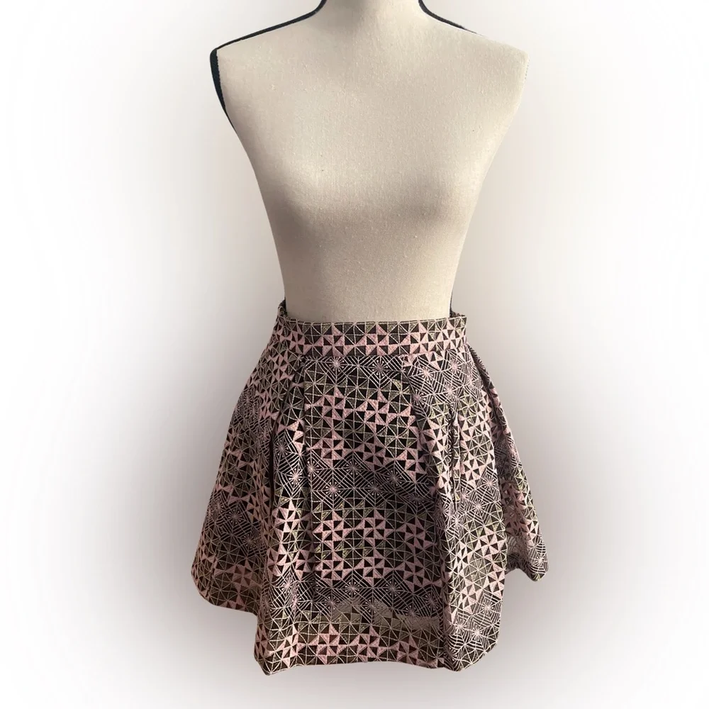 2 Piece Jacquard Crop Top and Pleated Skirt Set - Picture 4 of 4